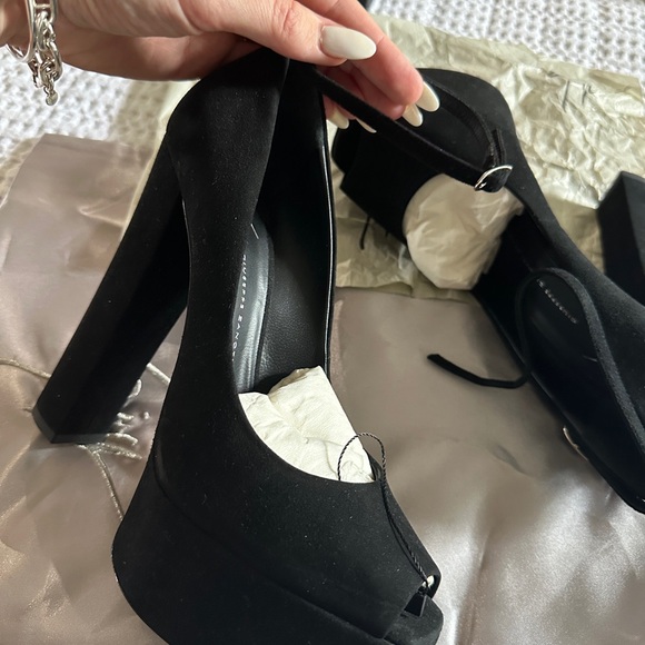 Giuseppe Zanotti ankle strap platform pump! New in box! Size 40. - Picture 6 of 11